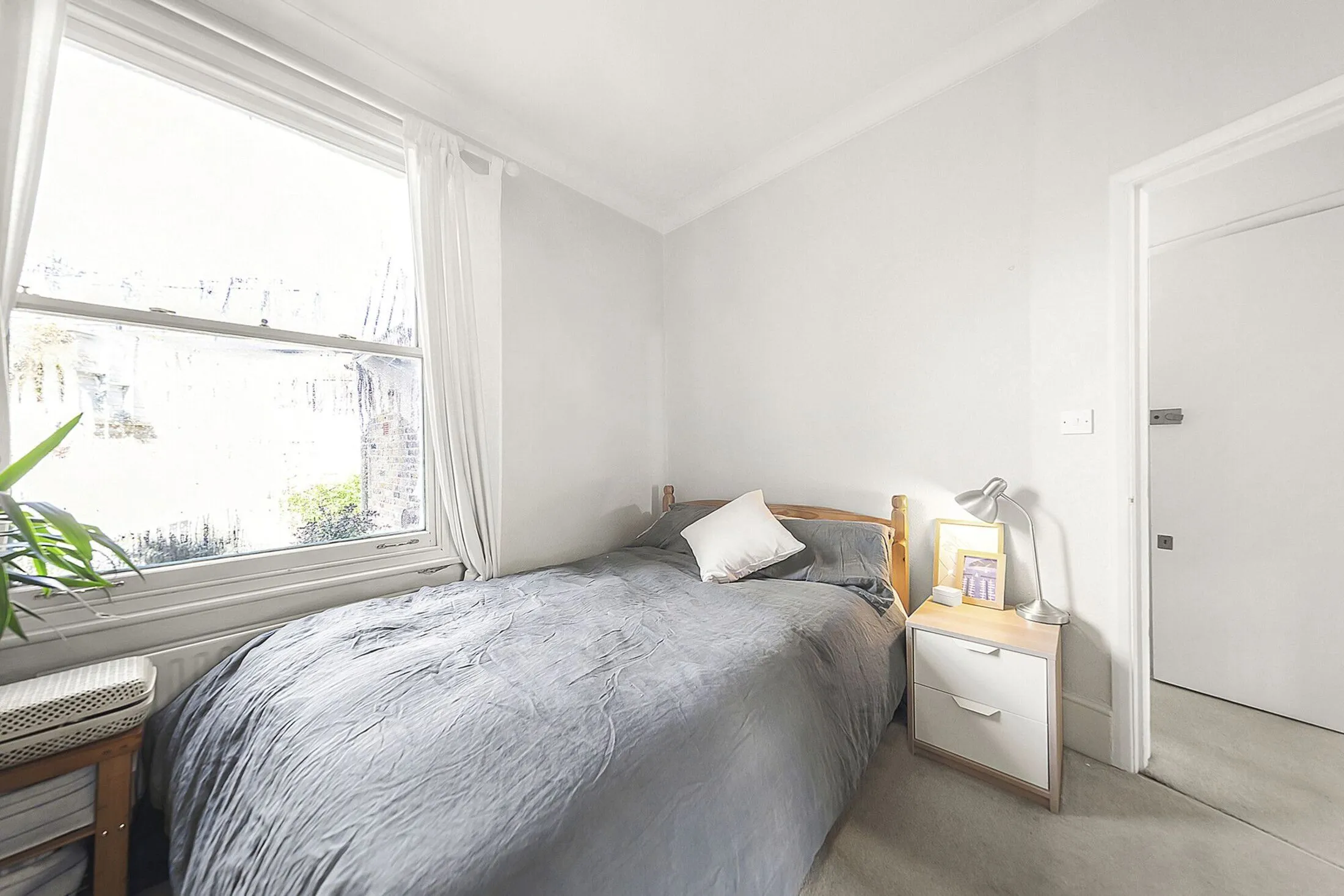 Flat Saint James's Drive in Greater London