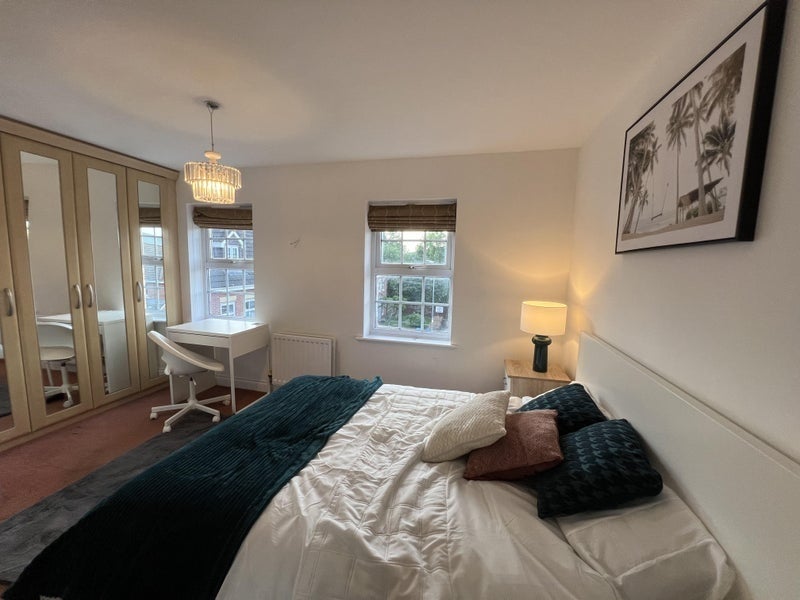 Room Edgecote Close in Manchester