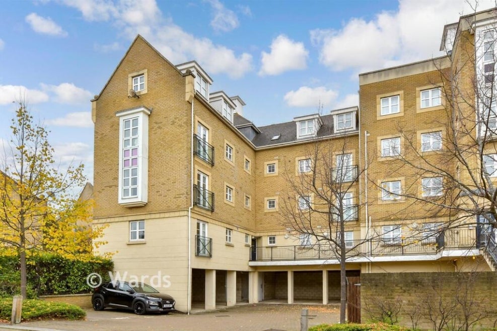 Flat Sandpiper Close in Dartford