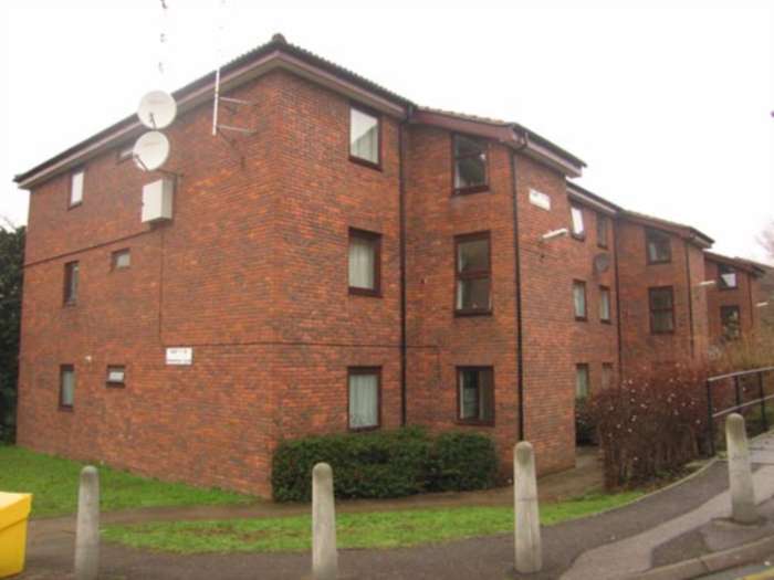 Flat Springfield Close in Greater London