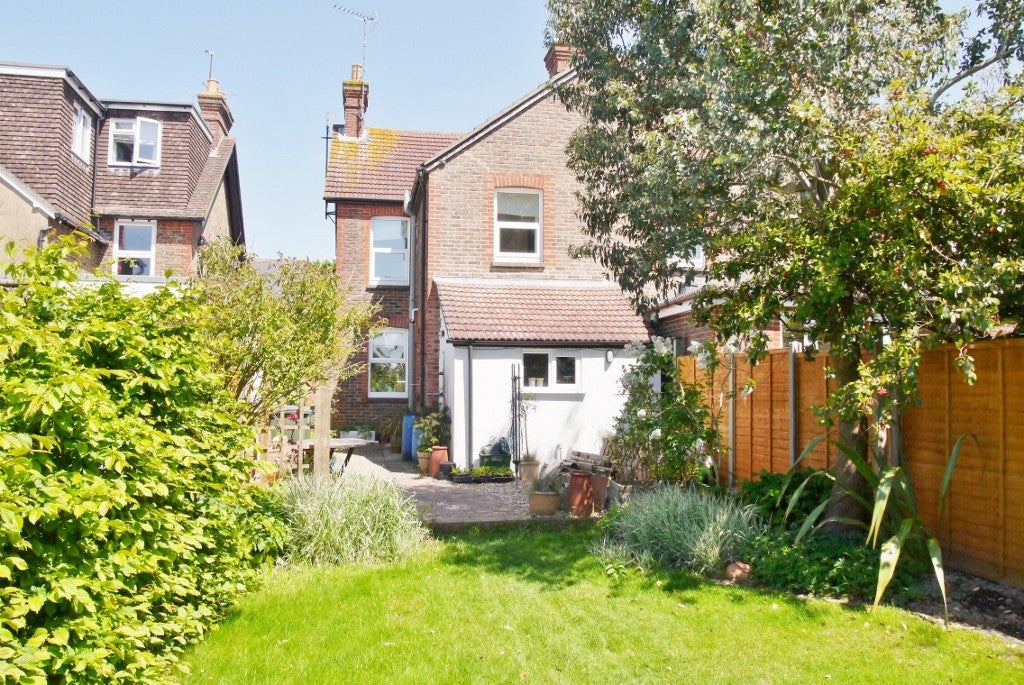 House Kempshott Road in Horsham