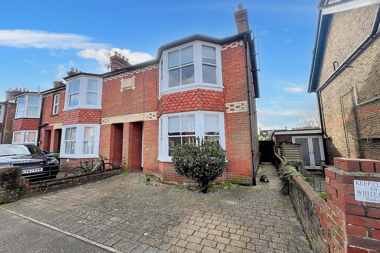 House Kempshott Road in Horsham