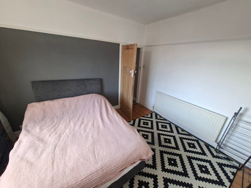 Room Brent Road in Bristol