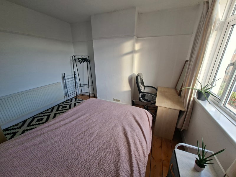 Room Brent Road in Bristol