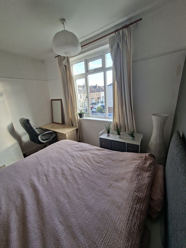 Room Brent Road in Bristol