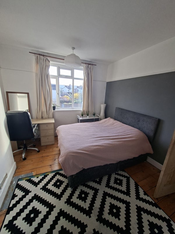 Room Brent Road in Bristol