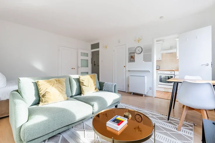 Flat Wincott Street in Greater London