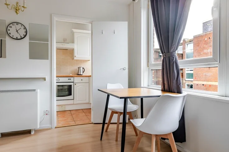 Flat Wincott Street in Greater London