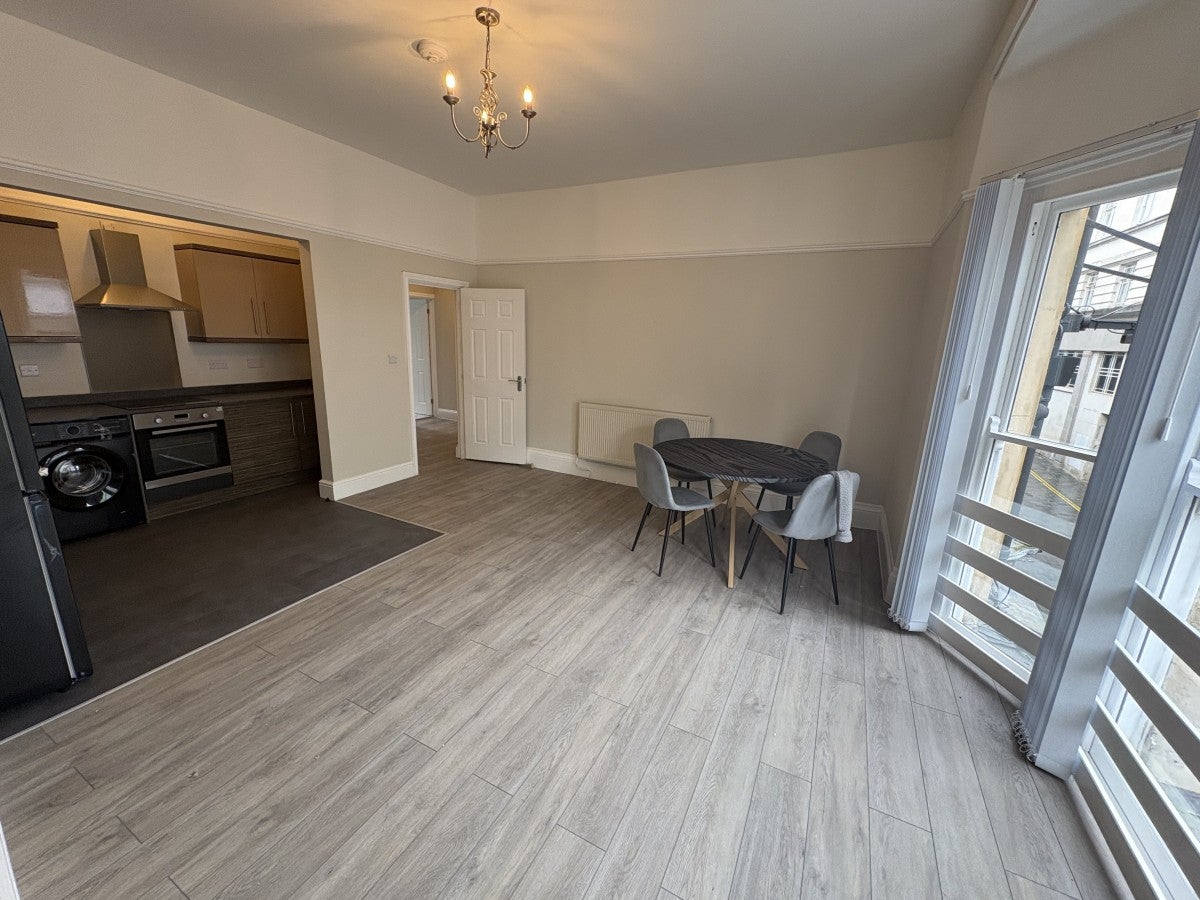 Flat Griffin Street in Newport
