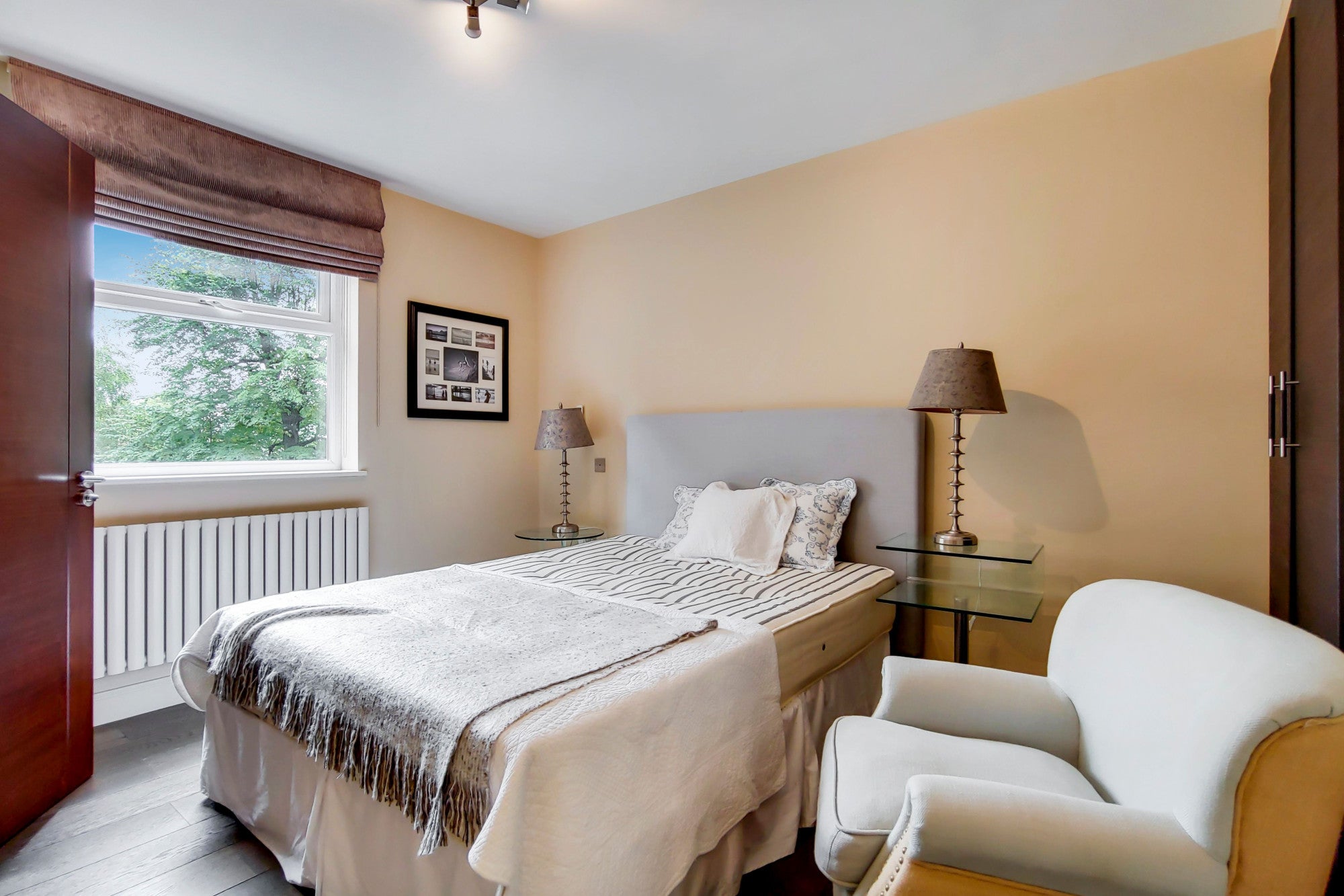 Flat Finchley Road in Greater London