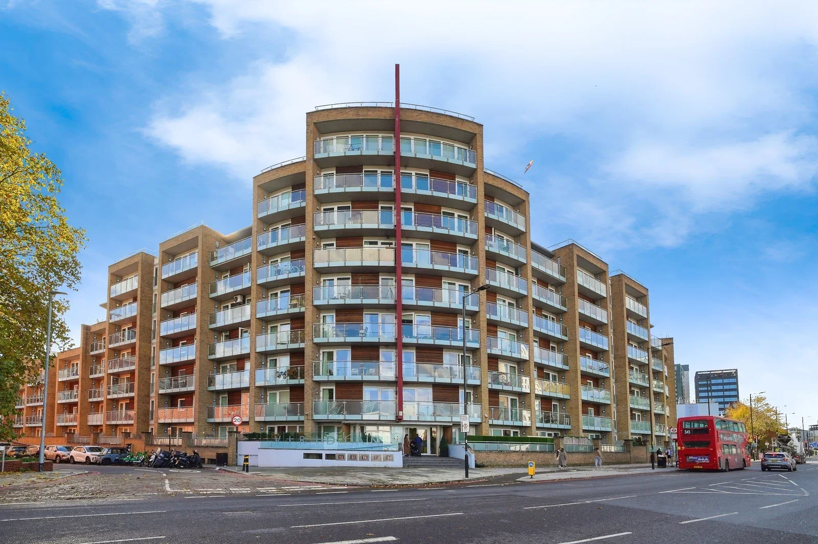 Flat Battersea Park Road in Greater London