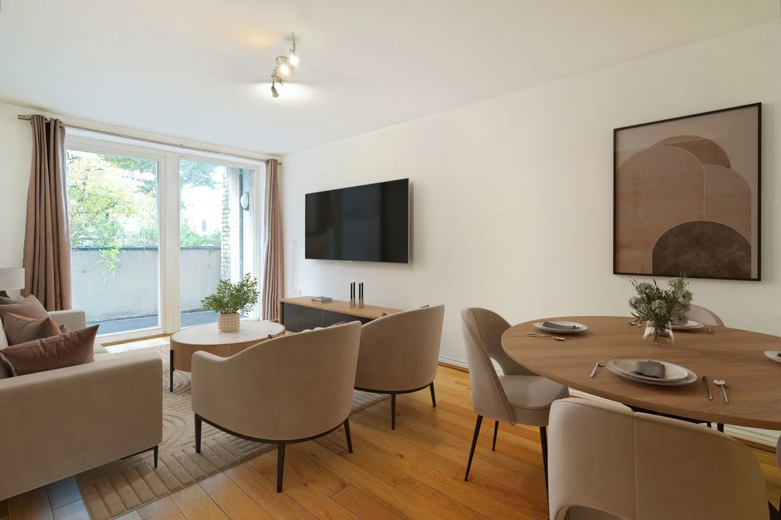 Flat Battersea Park Road in Greater London