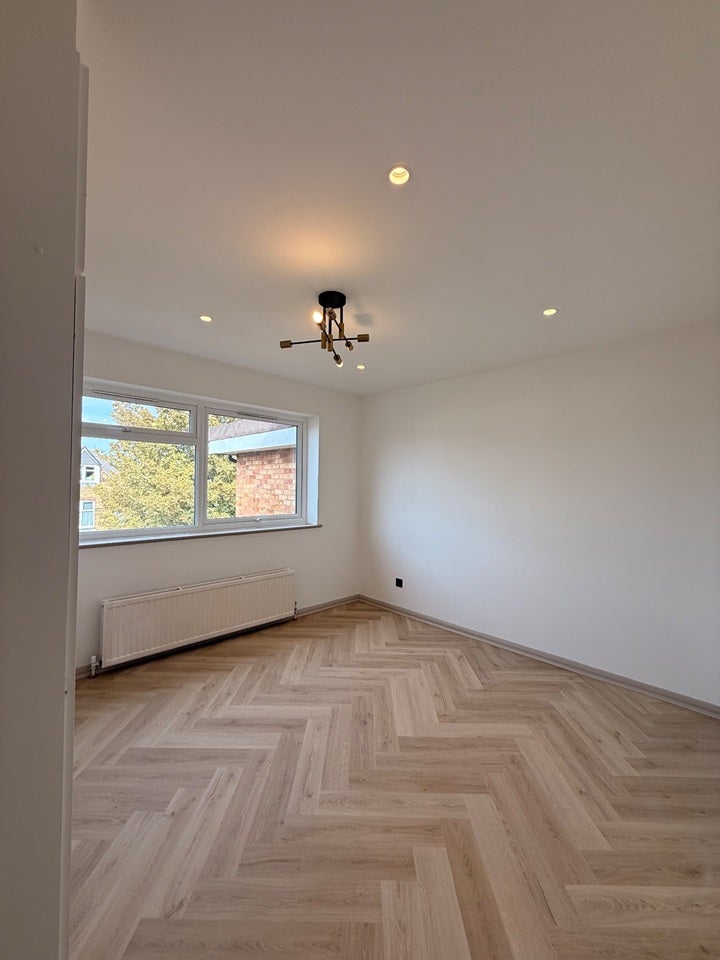 Flat Athenaeum Road in Greater London