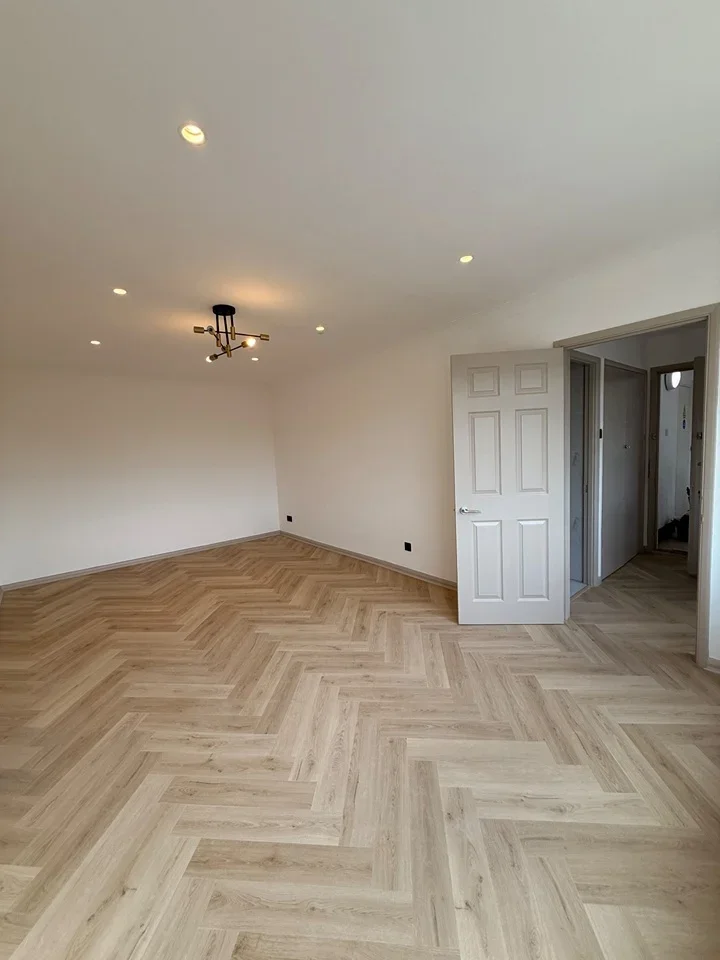 Flat Athenaeum Road in Greater London