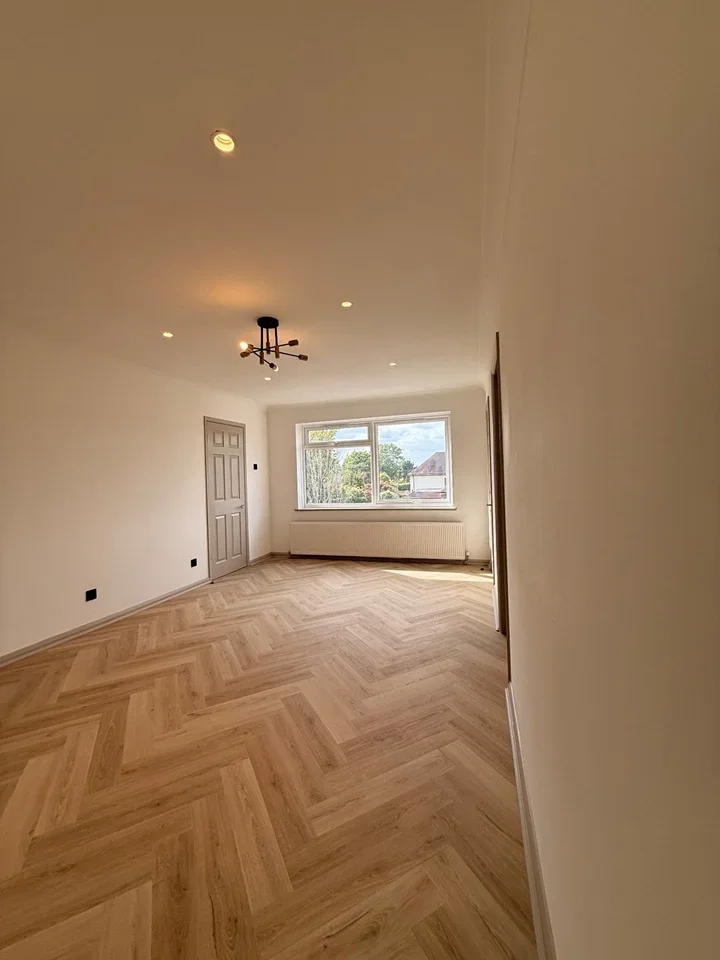 Flat Athenaeum Road in Greater London