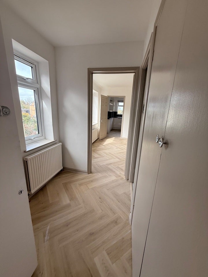 Flat Athenaeum Road in Greater London