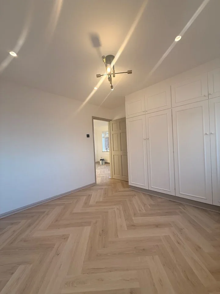Flat Athenaeum Road in Greater London