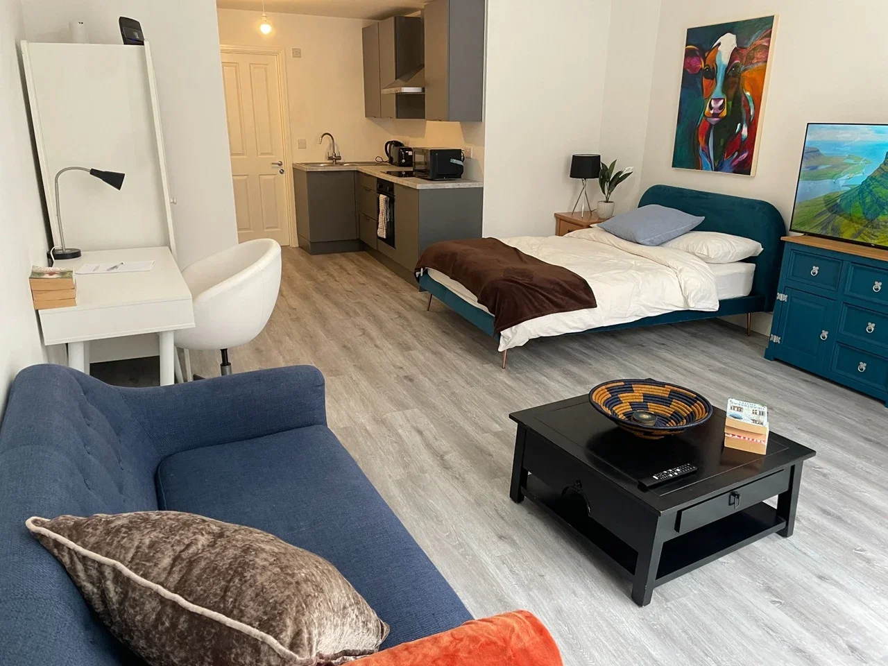 Flat Chertsey Road in Woking