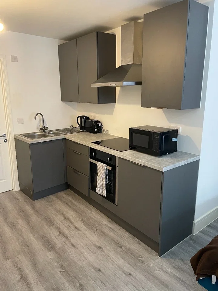 Flat Chertsey Road in Woking
