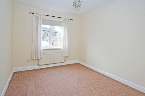 Flat Farnley View in Leeds