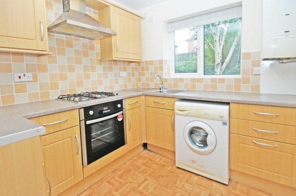 Flat Farnley View in Leeds
