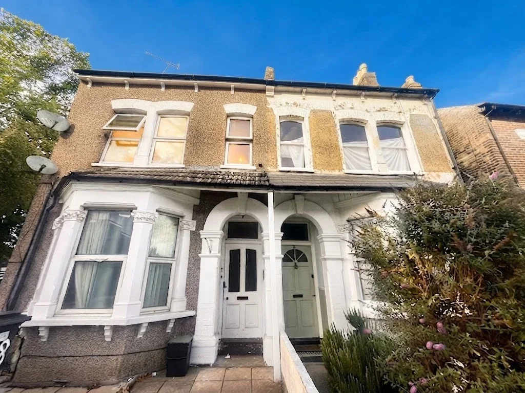 Flat Lennard Road in Greater London