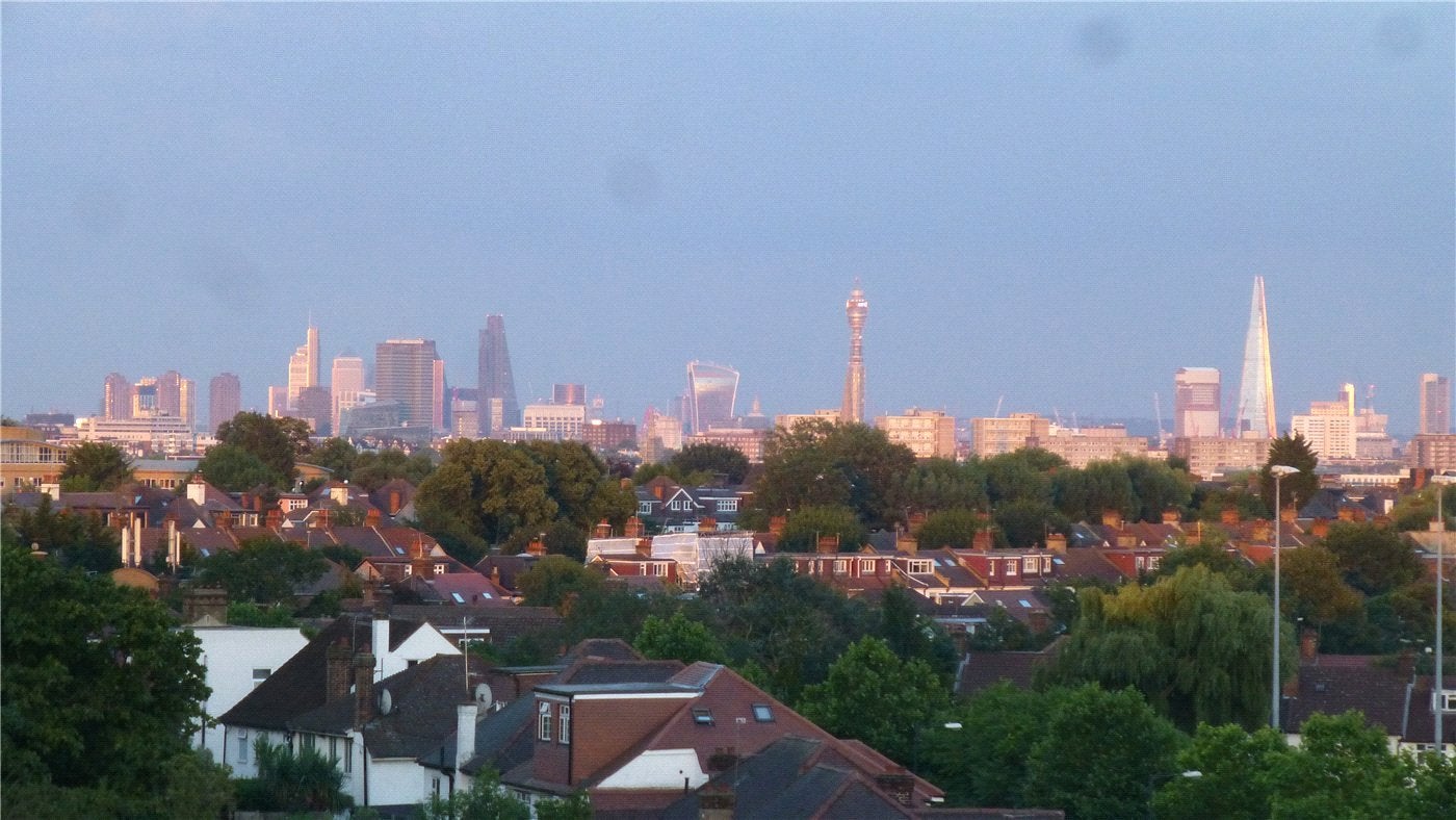 Flat Donnington Road in Greater London