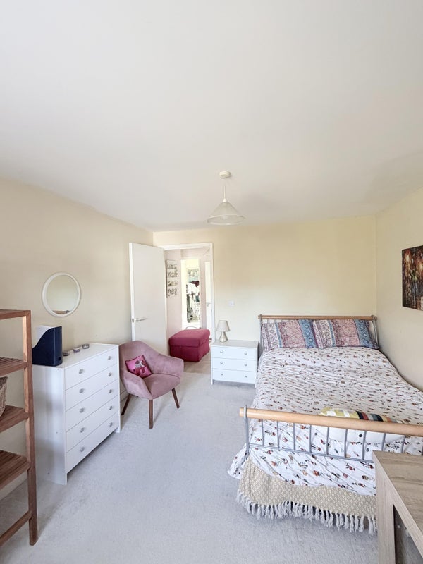Room Nurserymans Road in Greater London