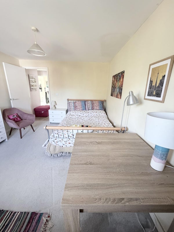 Room Nurserymans Road in Greater London
