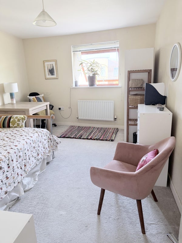 Room Nurserymans Road in Greater London