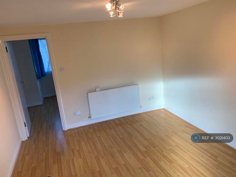 Flat Wellbury Terrace in Dacorum