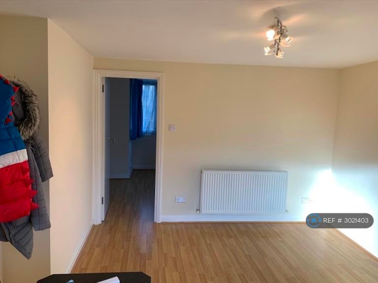 Flat Wellbury Terrace in Dacorum