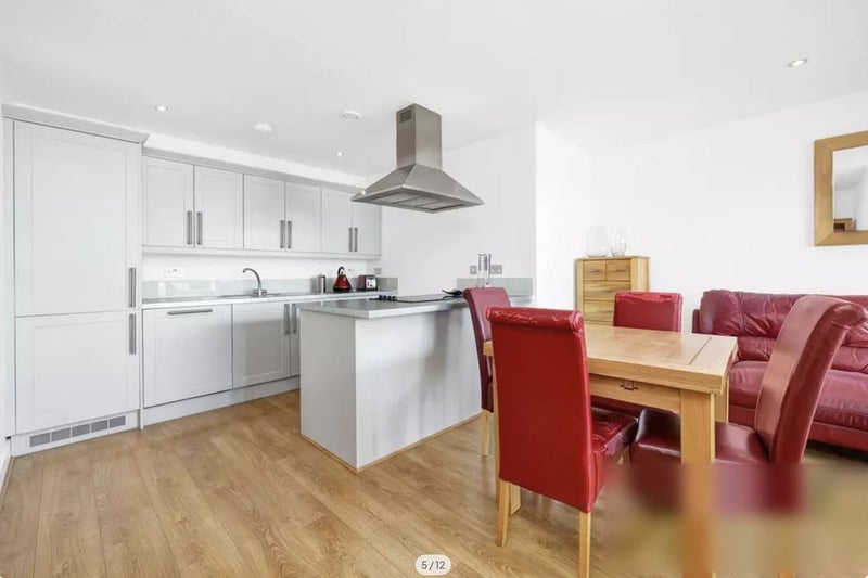 Room Bow Common Lane in Greater London