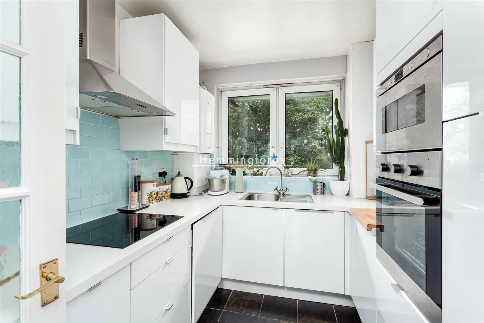 Flat Wellington Row in Greater London