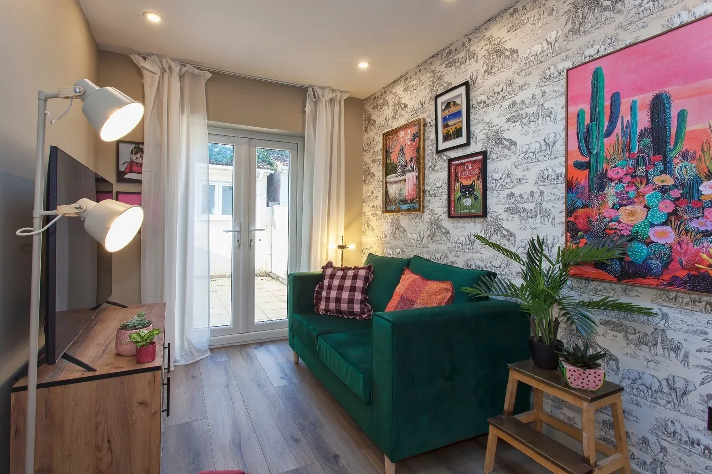 Room Whippendell Road in Watford
