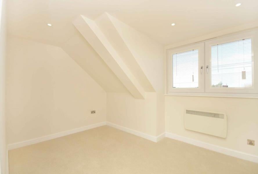 Flat Lyon Road in Walton-on-Thames