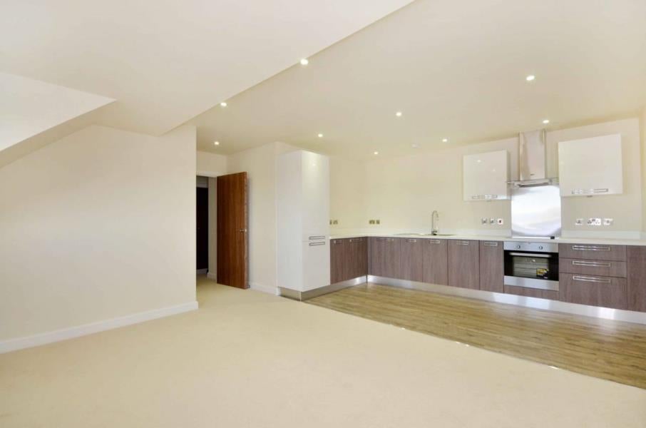 Flat Lyon Road in Walton-on-Thames