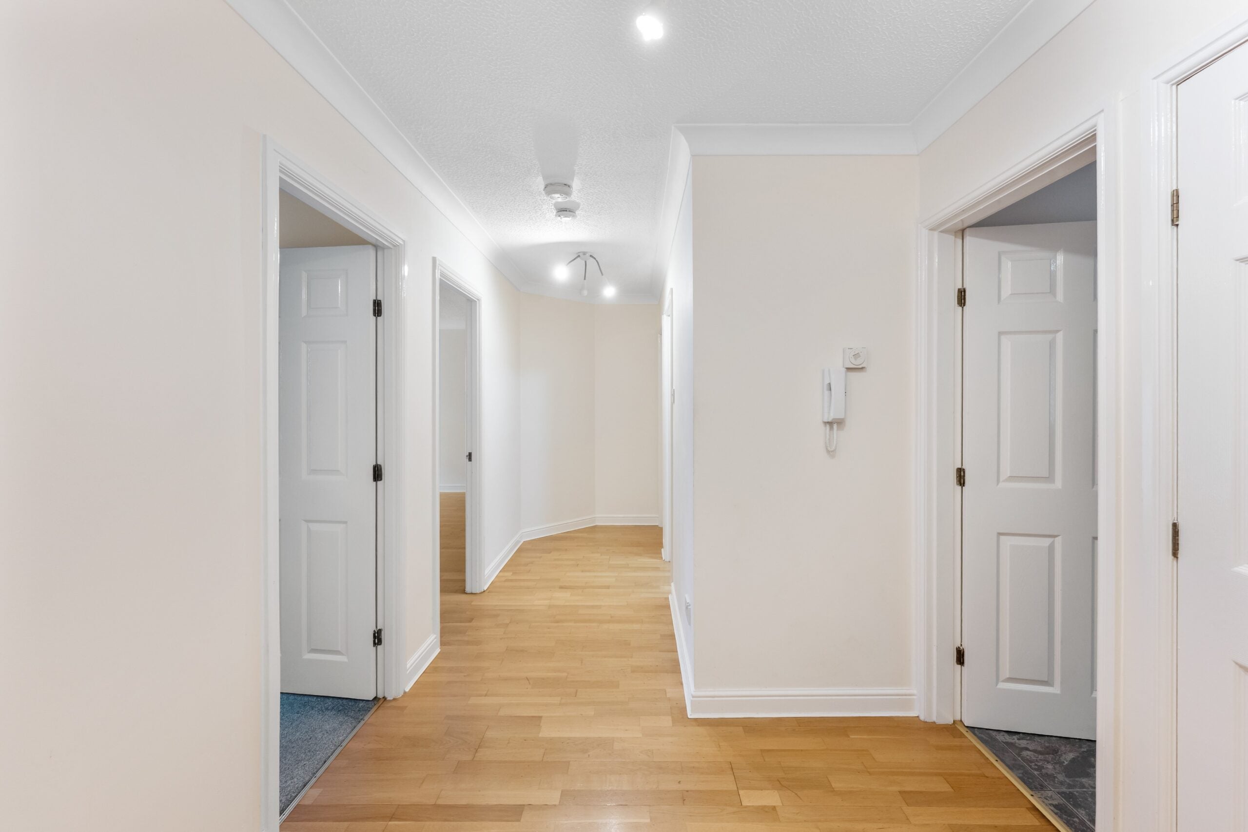 Flat Waverley Gardens in Glasgow