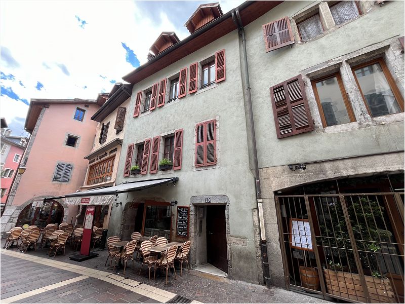 Flat Place du Château in Annecy