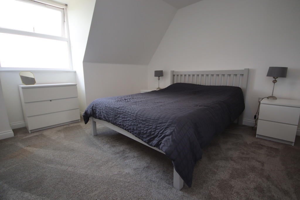 Flat Tanners Close in Greater London