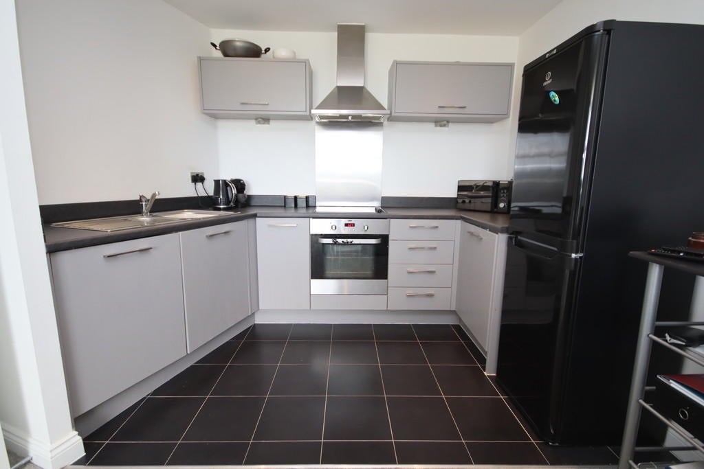Flat Tanners Close in Greater London