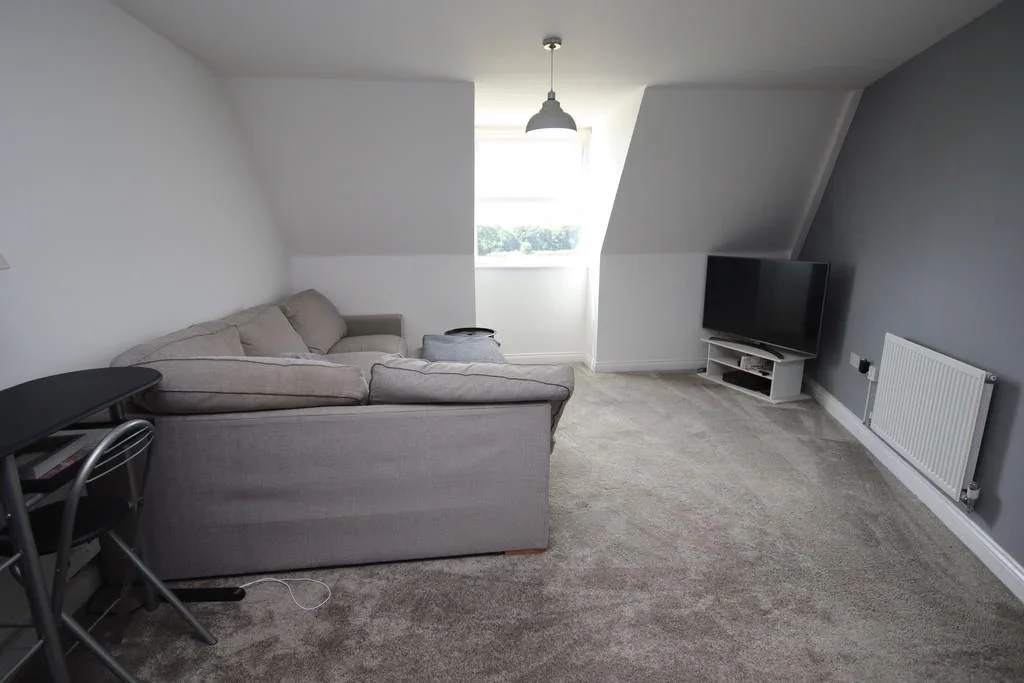 Flat Tanners Close in Greater London