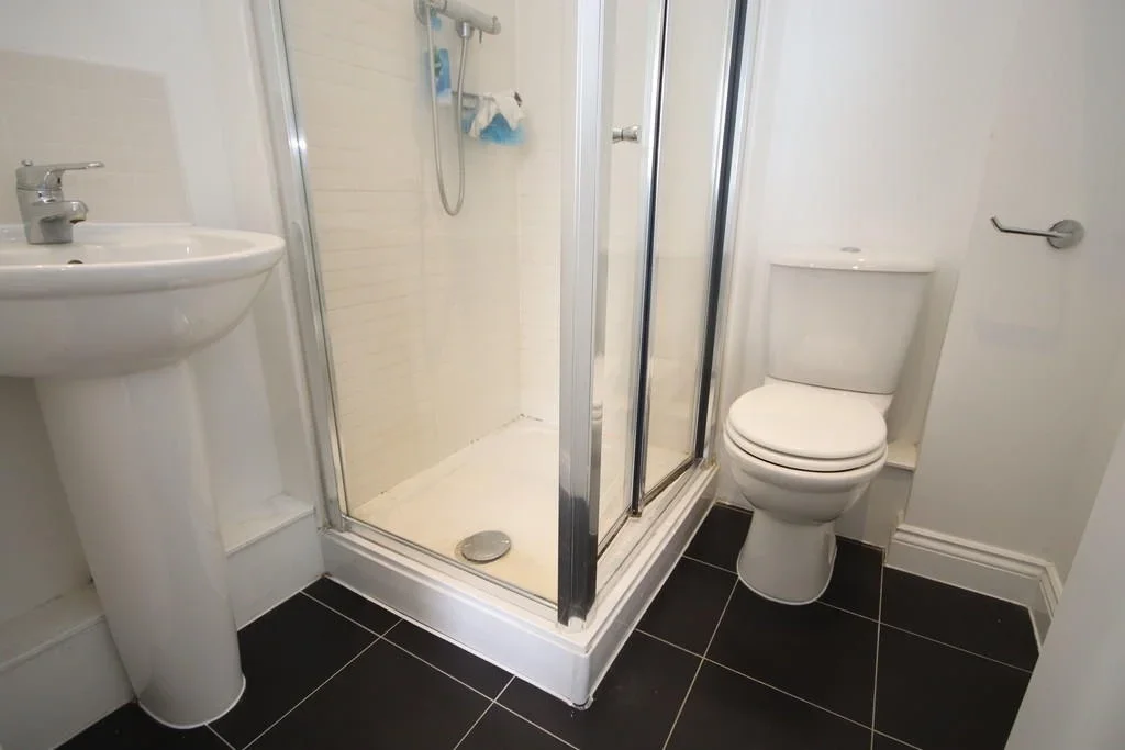 Flat Tanners Close in Greater London