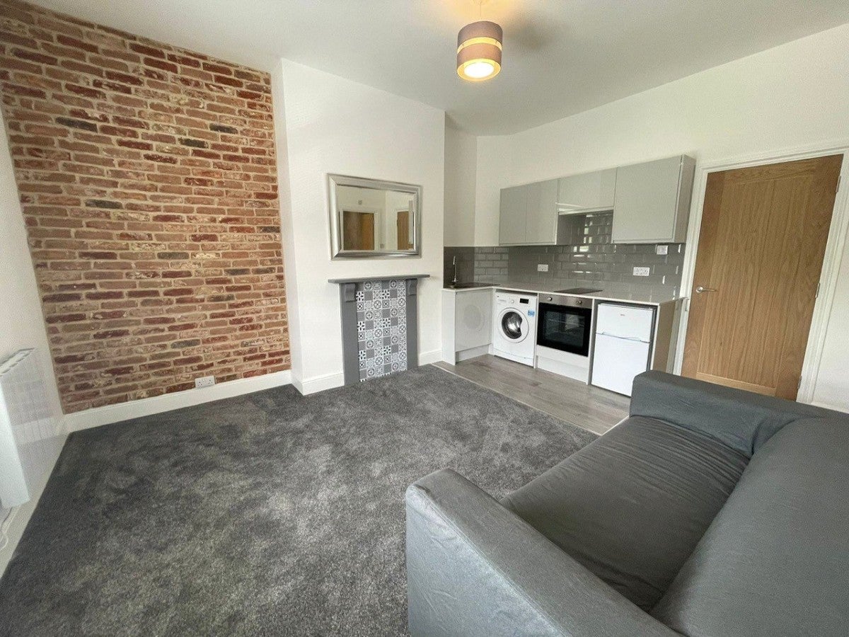 Flat Lower Holyhead Road in Coventry