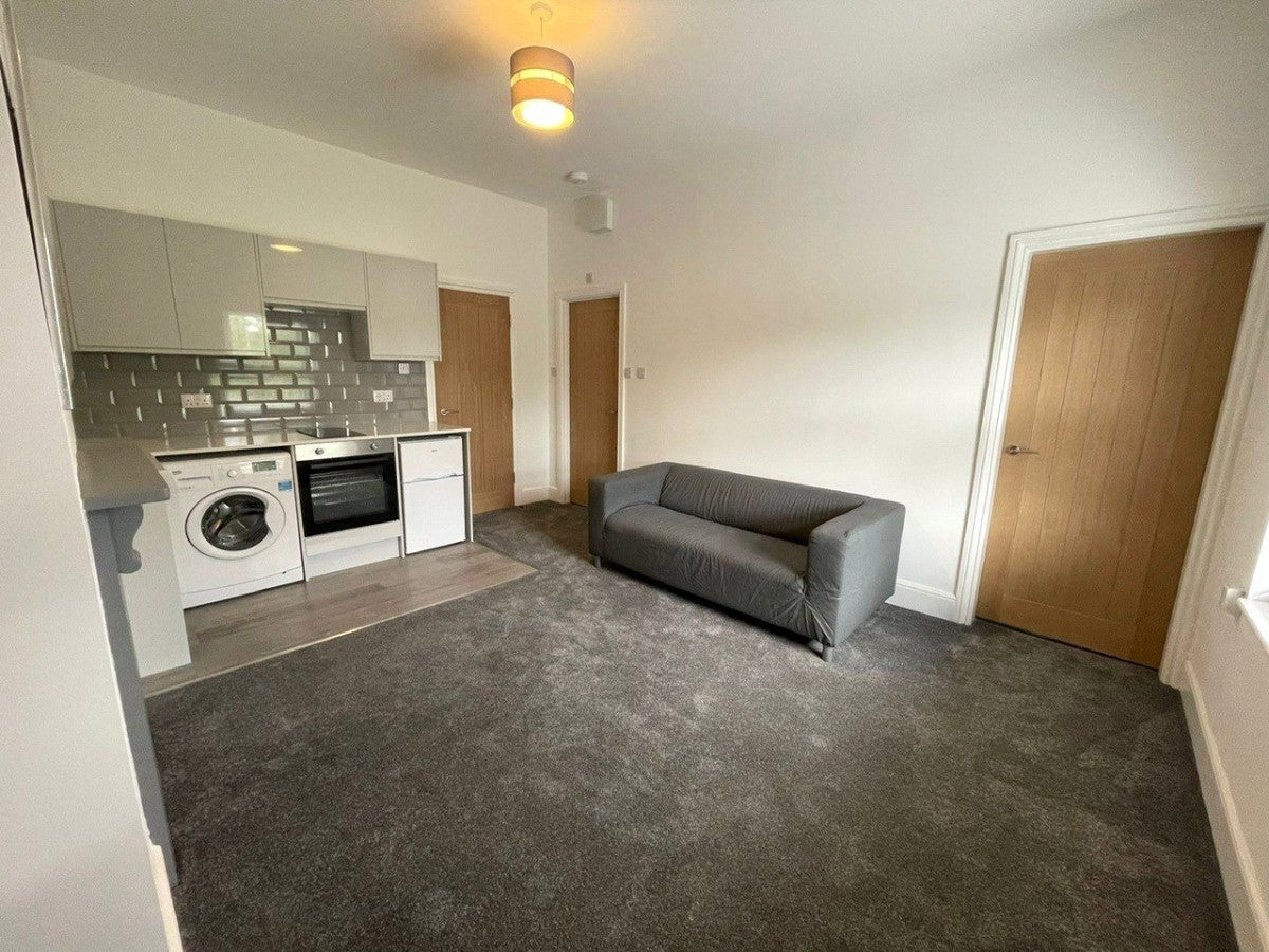 Flat Lower Holyhead Road in Coventry