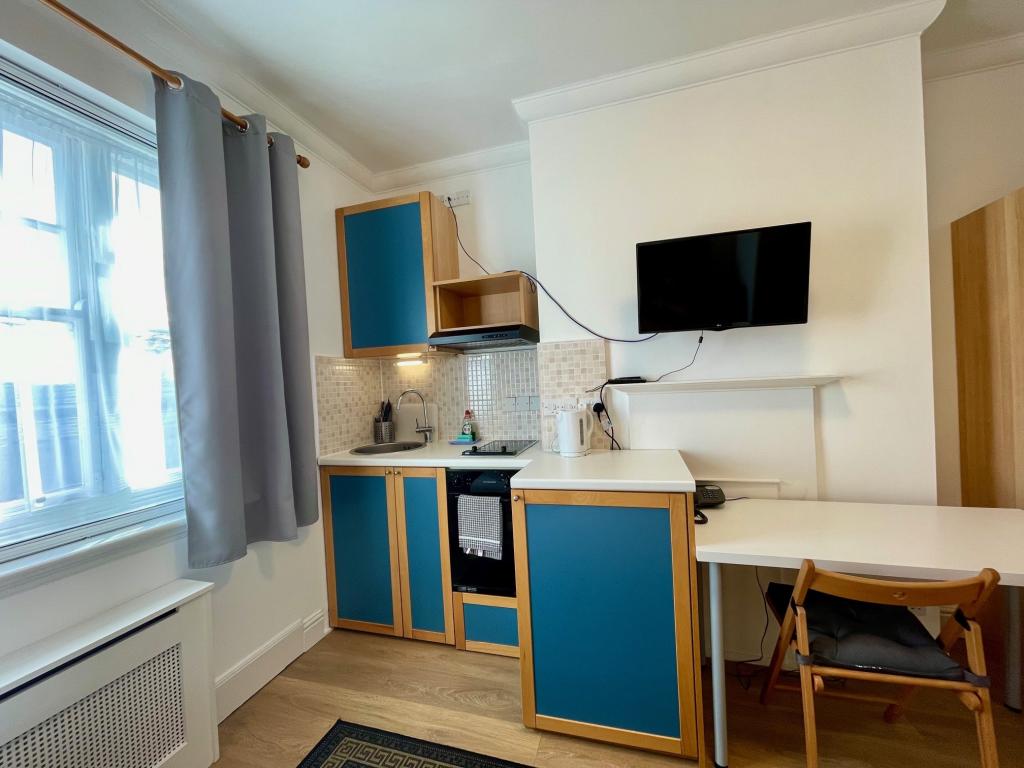 Flat Fulham Palace Road in Greater London