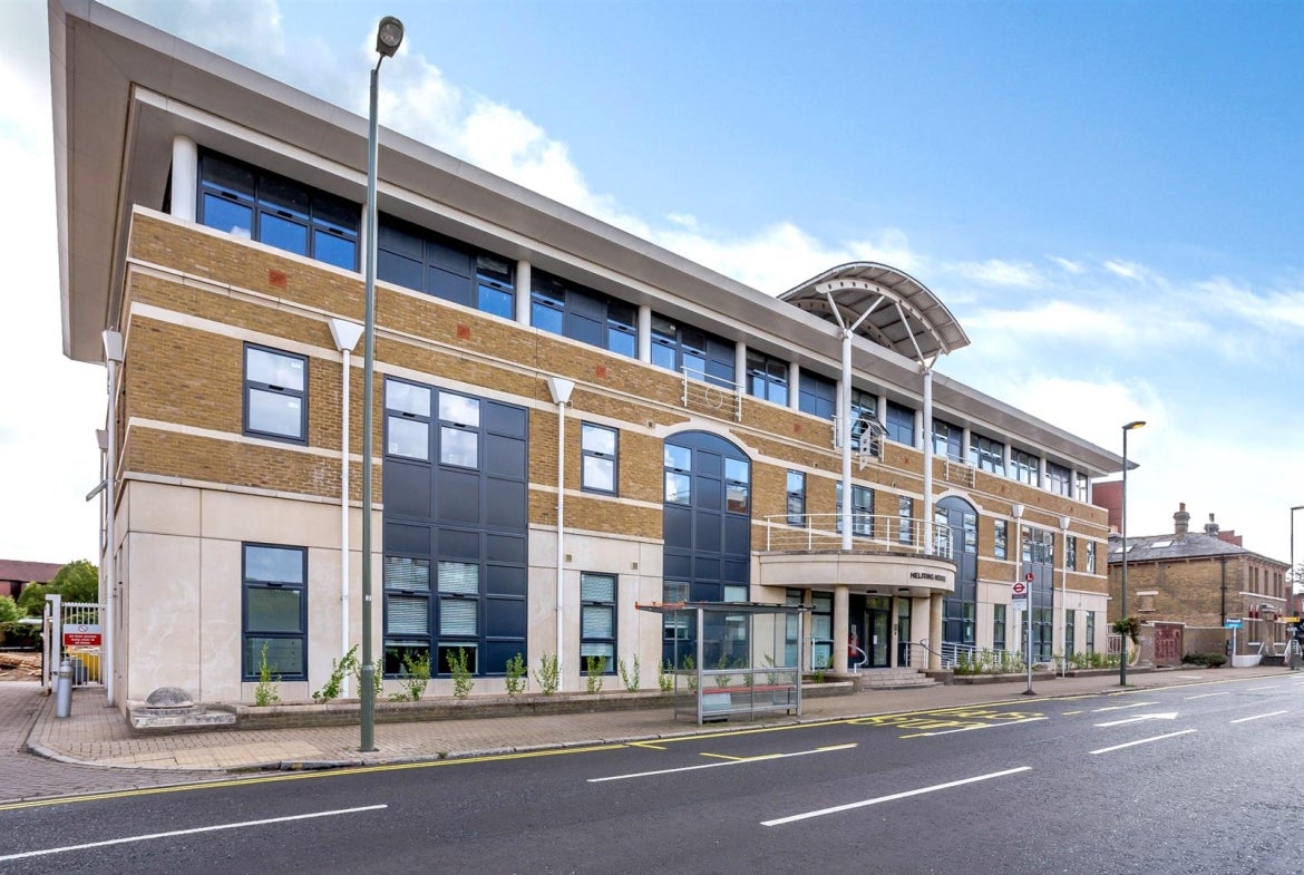 Flat London Road in Borough of Spelthorne