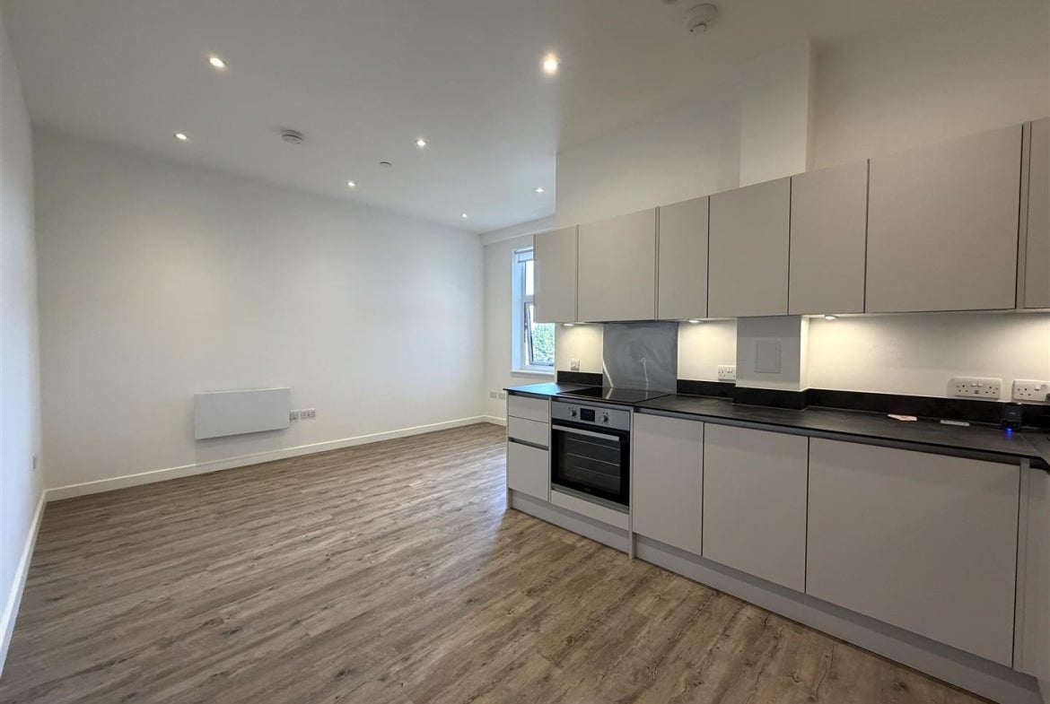 Flat London Road in Borough of Spelthorne