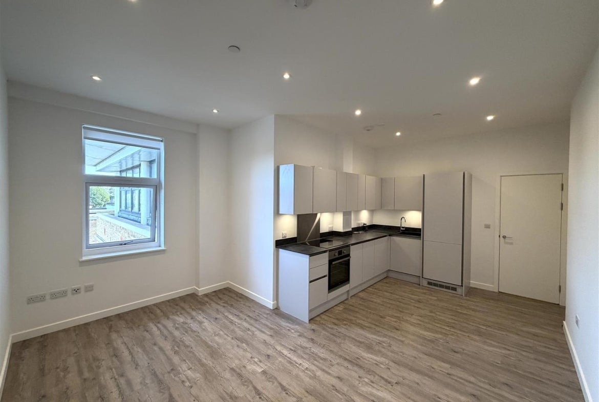 Flat London Road in Borough of Spelthorne