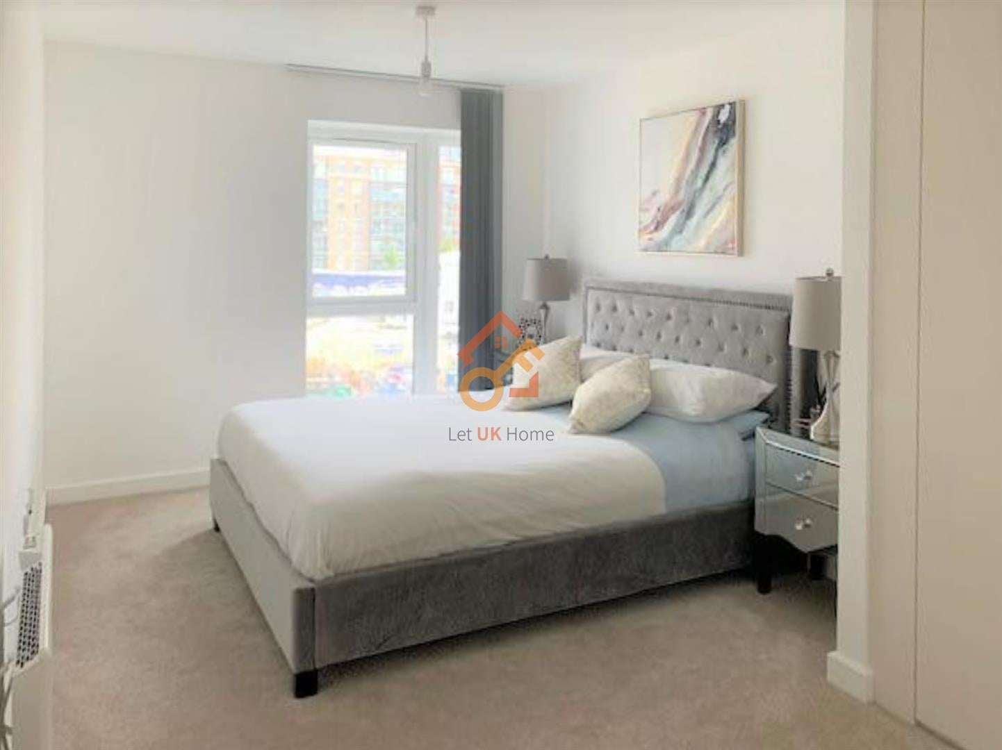 Flat Caversham Road in Greater London